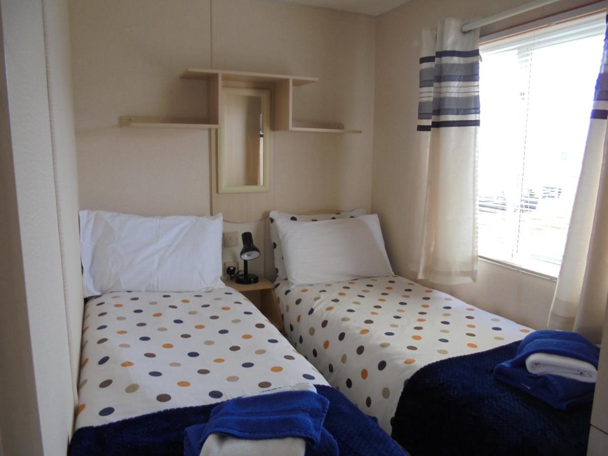 6 Berth On Golden Anchor Apartment Chapel Saint Leonards Exterior photo